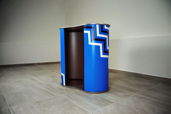 Pop up counter Easel