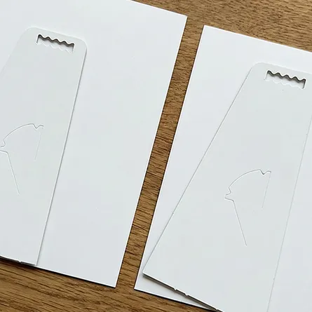 strut cards laying down