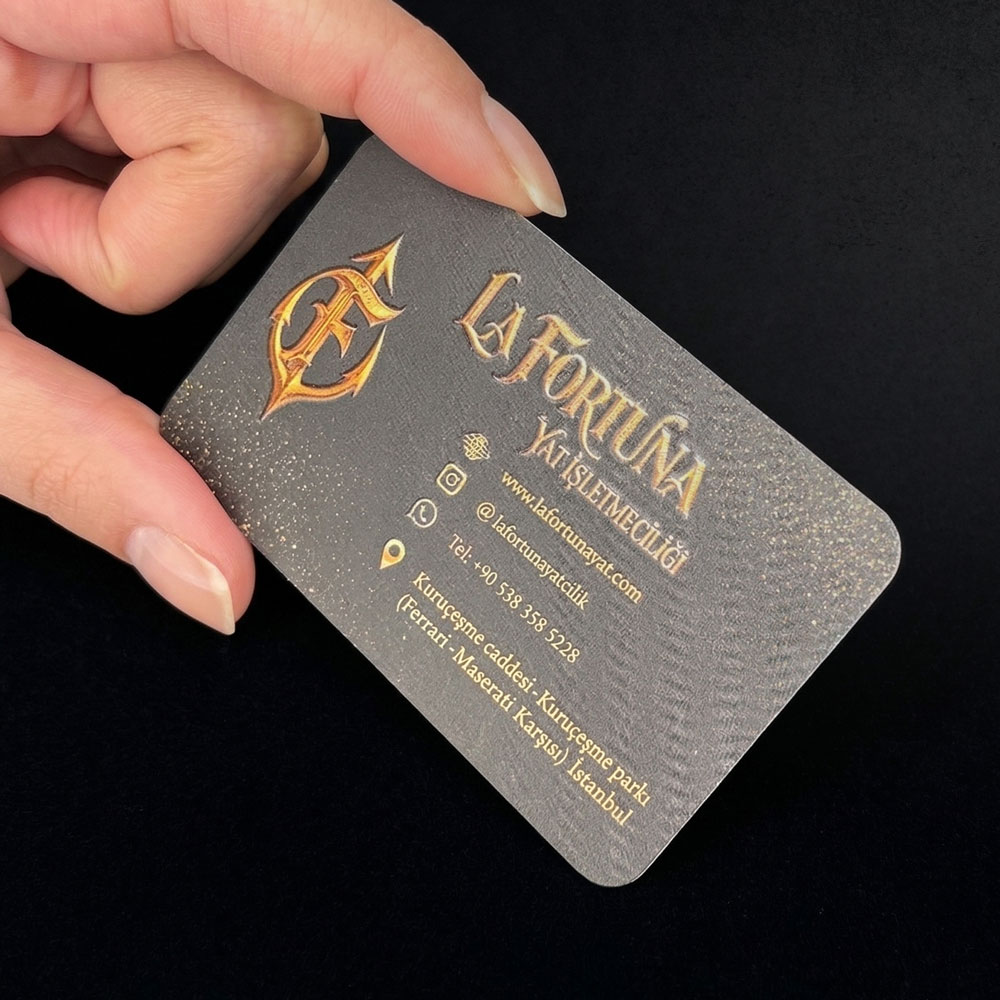 	kabartma laklı kartvizit