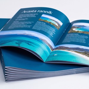 https://d1x3eomzsc6lfz.cloudfront.net/pajoprint/images/product/klamberkoide-brosuur-reisibrosuur-avatud-et-300.jpg