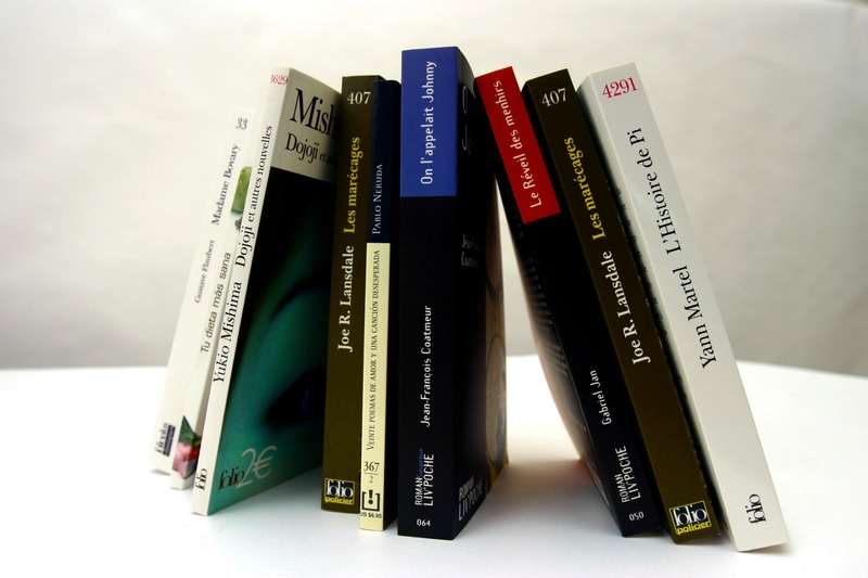 Libros de negro. FORMATO BOLSILLO (hasta 12,7 cm de base)