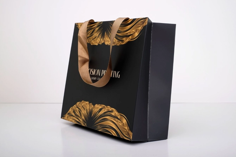 bolsa negra dorado
