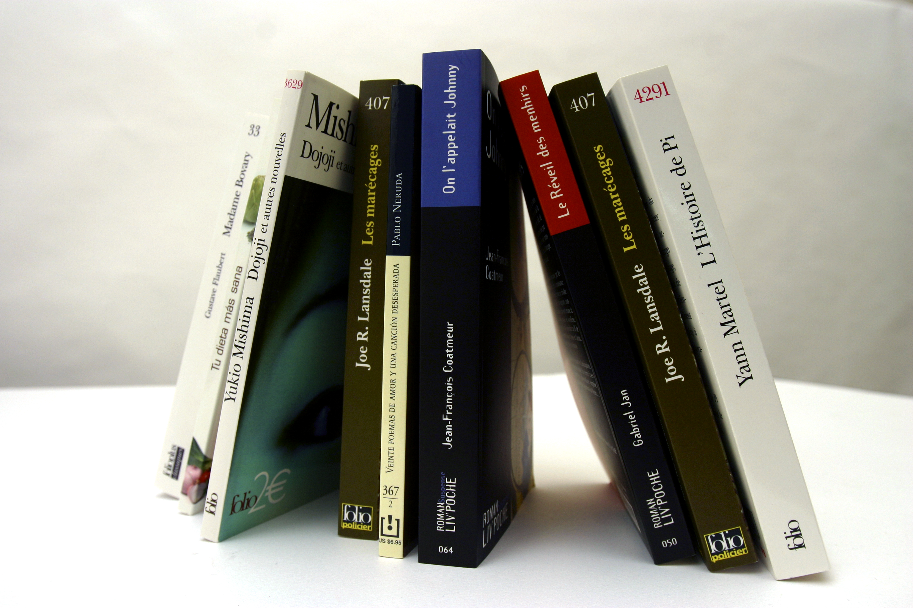 Livres NOIR. FORMAT POCHE (max12,7 cm de largeur)