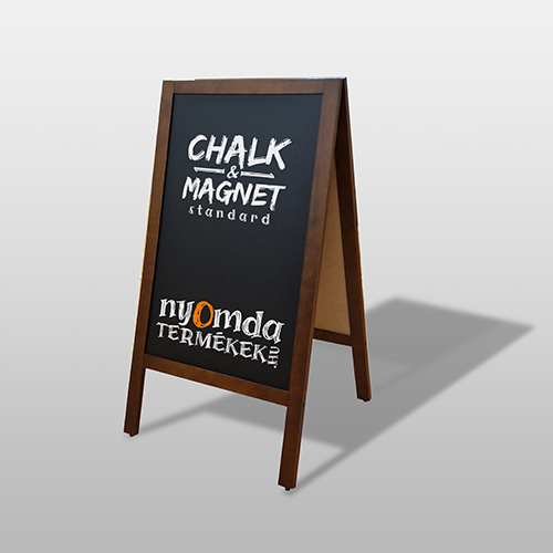 Krétával írható, mágnes megtapad rajta, fakeretes megállítótábla